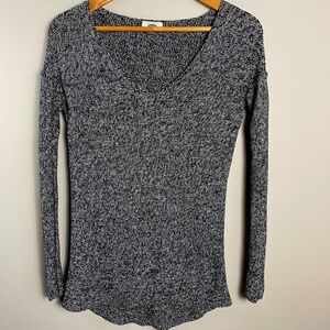 Old Navy Womens Black Marl High Low V-Neck Sweater XS Casual Minimalist Cozy